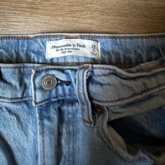 Abercrombie 90s Relaxed High-Rise Jean - Light Wash Distressed - Picture 7 of 8